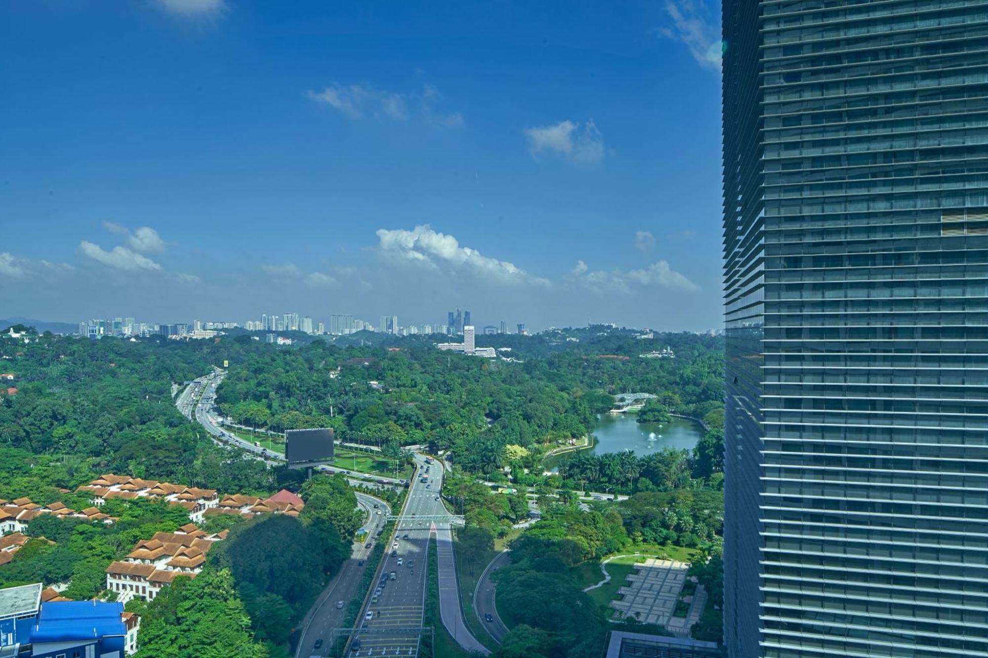 Le Meridien Kuala Lumpur Eksteriør billede View of the KL Forest City from the KL Tower