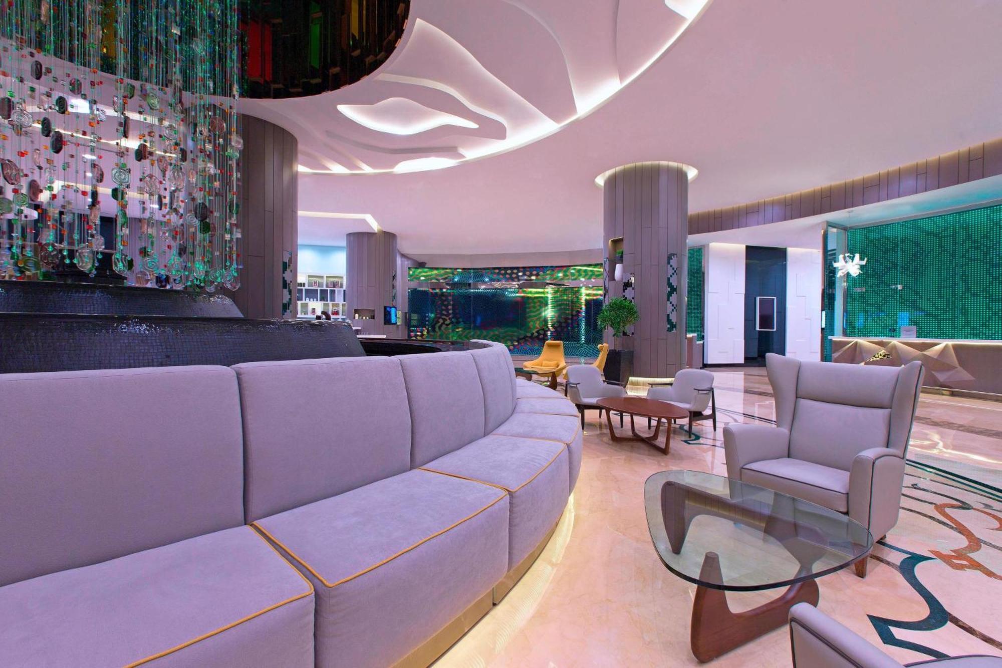 Le Meridien Kuala Lumpur Eksteriør billede The lobby of the hotel
